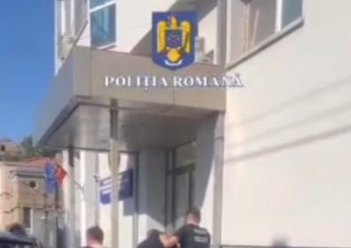 trei urmariti international au fost adusi in romania si trimisi la inchisoare 699028a427ec9