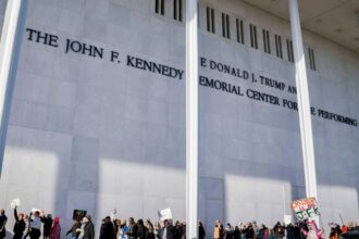trump inchide centrul de arte kennedy din washington pentru reconstructie 698033e99cb74