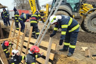 un barbat a murit dupa ce a fost surprins de un mal de pamant la lucrari de canalizare in fierbintii de jos 6989f4fb52f3e