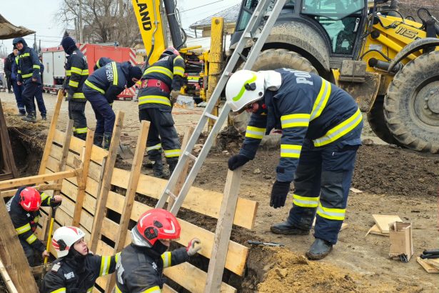 un barbat a murit dupa ce a fost surprins de un mal de pamant la lucrari de canalizare in fierbintii de jos 6989f4fb52f3e