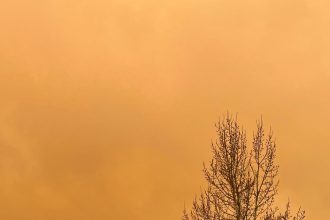 un fenomen cu aspect apocaliptic intr o tara din europa precipitatii de culoarea sangelui si cer purpuriu 699d5e0fe08be