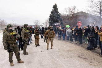 un irlandez cu permis de munca american valabil a fost retinut de agentii de imigrari timp de cinci luni 698a64afc97bc