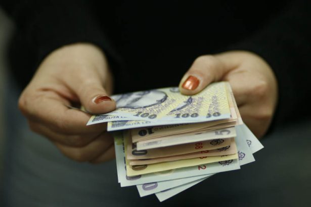 un politist de frontiera a luat mita de la un bulgar l a amenintat ca ii aplica o sanctiune mai mare decat prevedea legea 6997214b84124