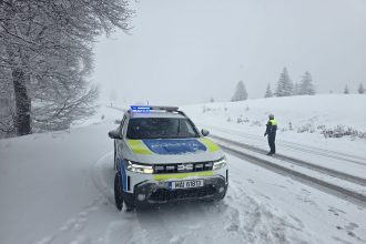 viscol la ranca politia a instalat filtru rutier cine nu are lanturi si 4x4 nu trece 69956b01c5208