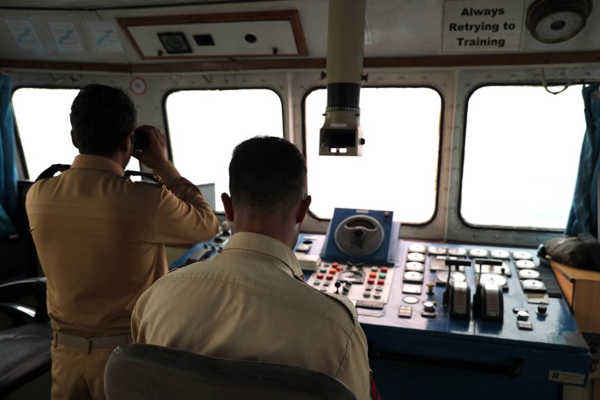 20 000 de marinari si 15 000 de pasageri blocati in golful persic din cauza razboiului 69a9a3c090a1b