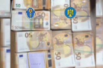 44 000 de euro ascunsi in captuseala unei genti descoperiti noaptea la granita cu ucraina 69be6ca5bbd5c