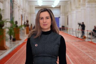 Deputata Dumitrița Albu la Bruxelles, vorbind despre depopularea regiunilor rurale, migrație și întoarcerea românilor din diaspora.