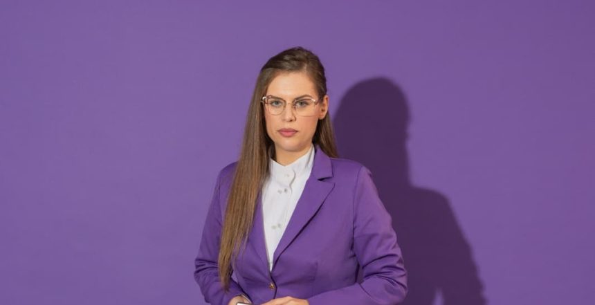 Deputata Codruța Corcheș cere demisia ministrului Oana Țoiu după scandalul privind fiica lui Victor Ponta și zborul de repatriere.