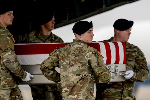 al saptelea soldat american a murit in razboiul din orientul mijlociu dupa ce a fost ranit intr un atac din arabia saudita 69ae0ff5eaa99