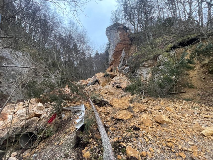 alunecare de teren la pietrele lui solomon din brasov 69bc21a382412