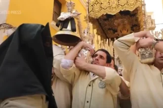 antonio banderas prezent la ceremonia de florii din spania care a deschis saptamana mare 69ca4b2988925