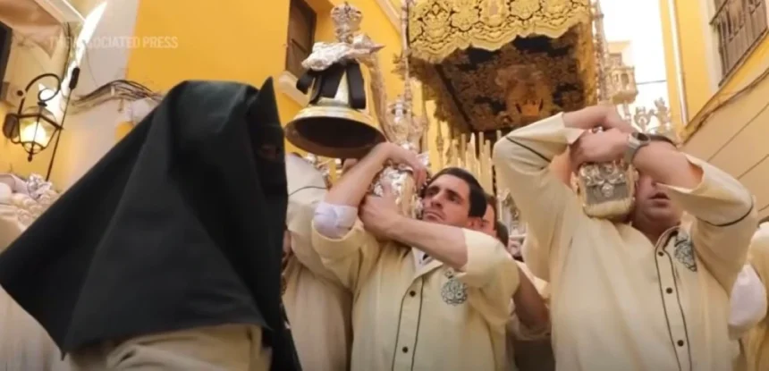 antonio banderas prezent la ceremonia de florii din spania care a deschis saptamana mare 69ca4b2988925