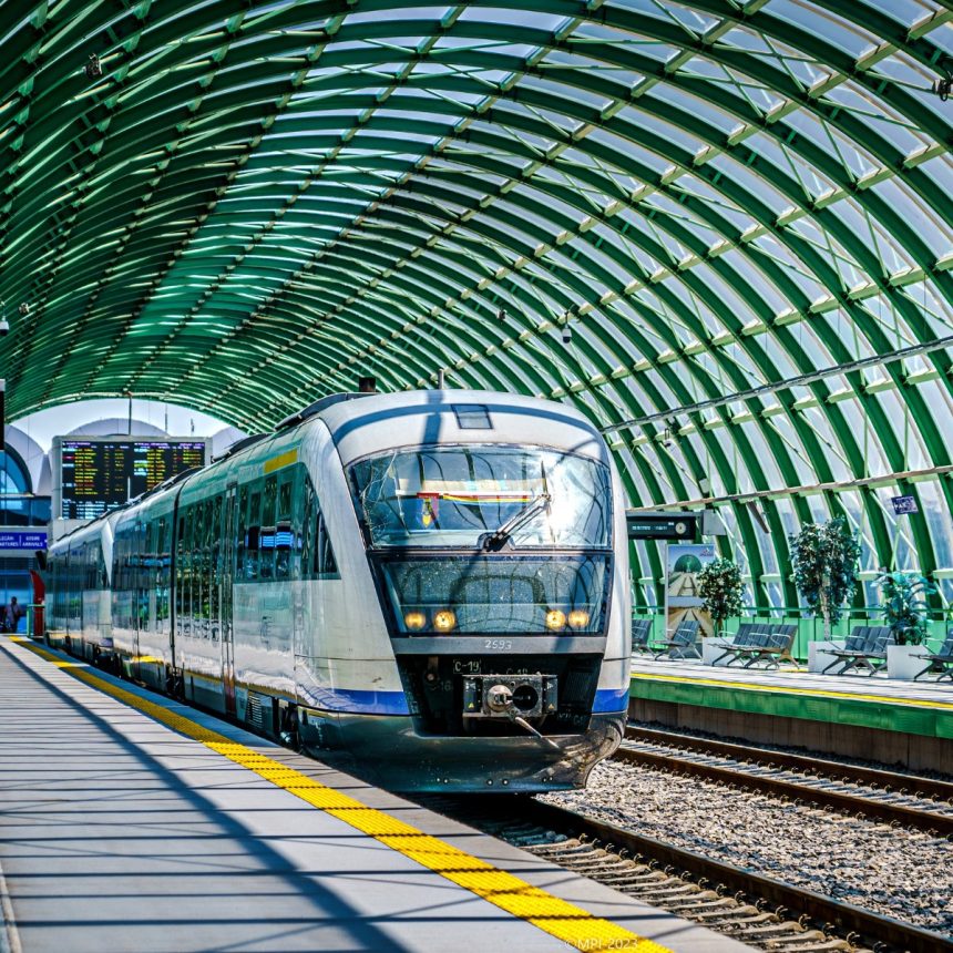 aplicatia de cumparare a biletelor de tren nu va functiona in noaptea de miercuri spre joi 69a7dc9b1ae55