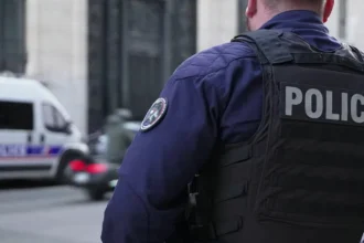atentat cu bomba in fata bancii sua din paris oprit de politie recrutarea s a facut prin aplicatia snapchat 69c82dc3edc01