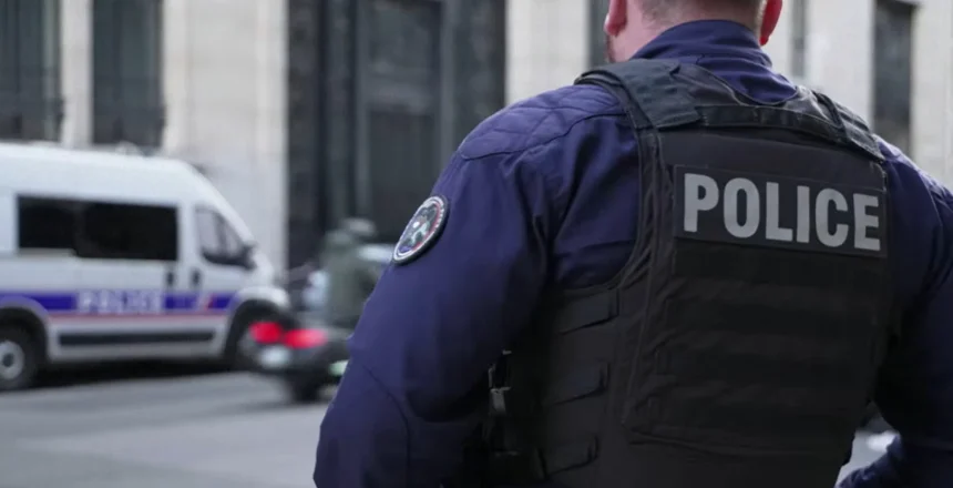 atentat cu bomba in fata bancii sua din paris oprit de politie recrutarea s a facut prin aplicatia snapchat 69c82dc3edc01