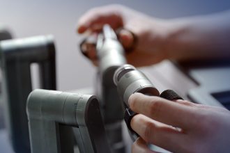 chirurg din londra opereaza un pacient cu cancer de la 2 400 de km distanta 69aab5eb49b25