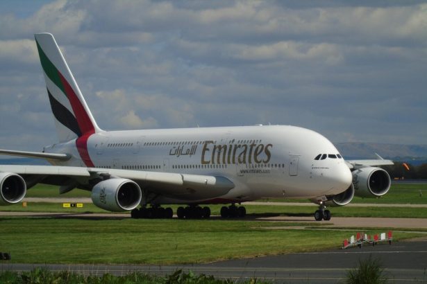 criza din orientul mijlociu zeci de mii de oameni urmaresc online primul avion care pleaca din dubai 69a5e9c821867