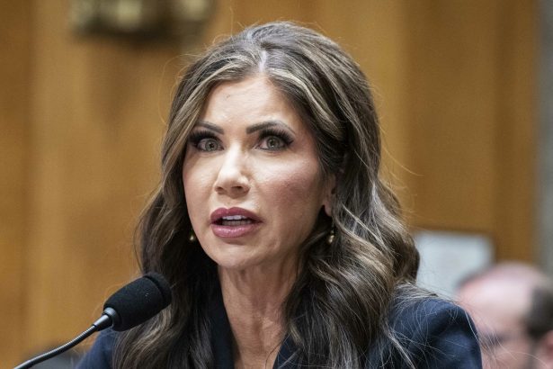 cum si a pierdut kristi noem sprijinul lui trump si functia sa 69aae727e0160