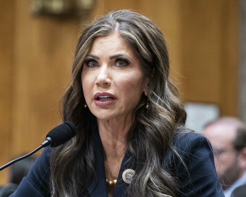 cum si a pierdut kristi noem sprijinul lui trump si functia sa 69aae727e0160