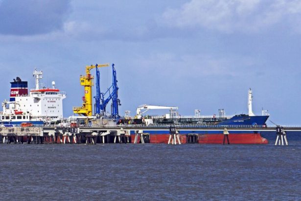 dilema de ce americanii nu au atacat insula care asigura 90 din exporturile de petrol ale iranului 69aeb2c68b1d5