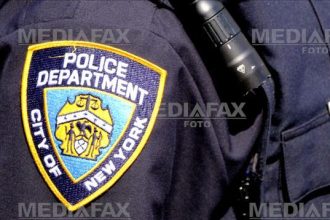 doi adolescenti retinuti la new york dupa ce au aruncat dispozitive explozive improvizate la un protest 69afa43ae1697