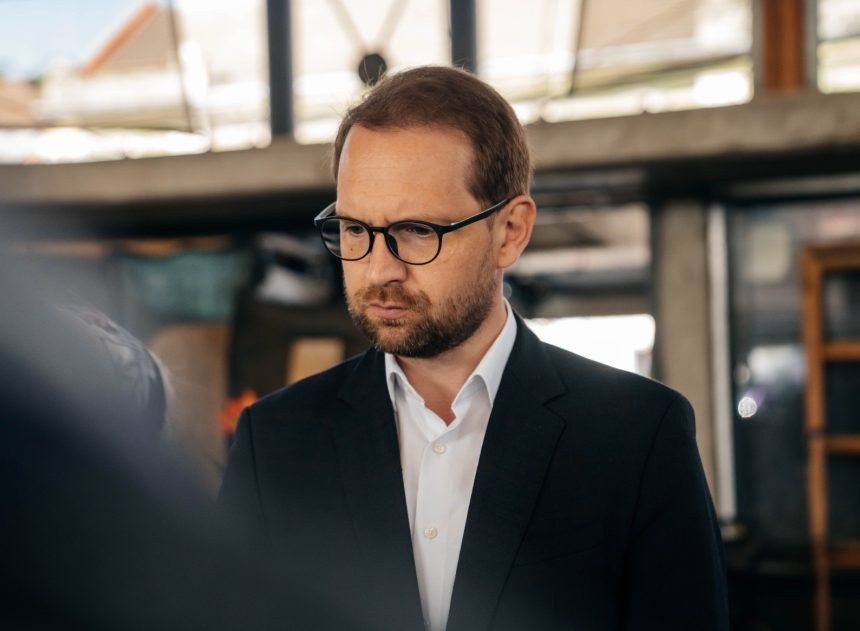 dominic fritz vrea sa scoata pacanelele de langa scoli trei sferturi dintre ele sunt la mai putin de 500 de metri 69a999e06aa2f