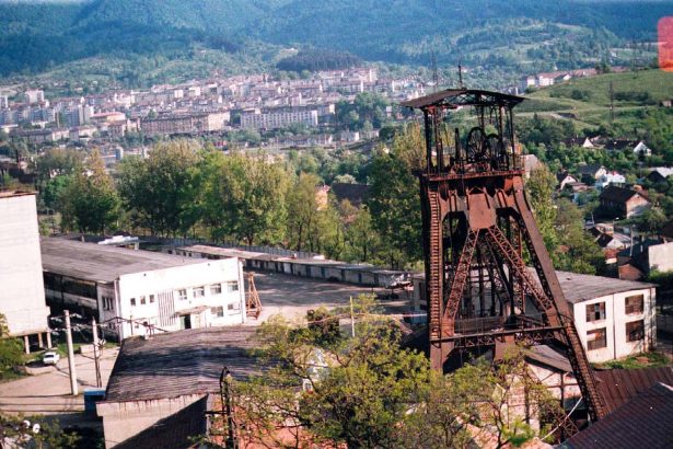 echipamente si cabluri furate de la mina vulcan sase persoane au fost retinute 69b296768cb8f