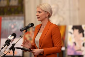 edited alina gorghiu parlamentarii care au provocat scandal in plen la dezbaterea despre bazele militare ale sua sanctionati cu jumatate din salariu timp de 3 luni 69b924678e100