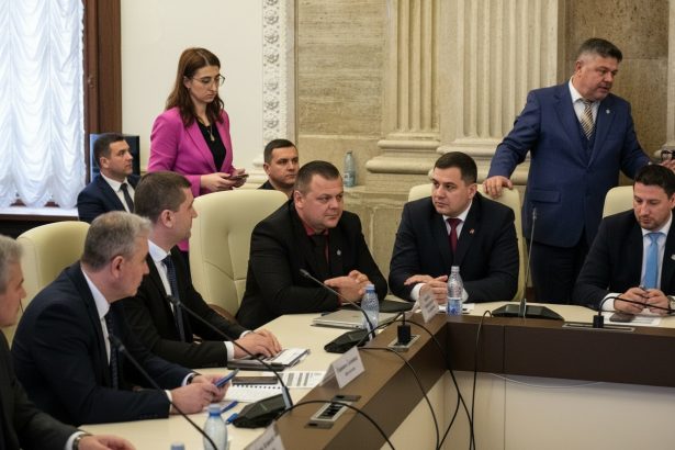 edited amendament psd trecut cu ajutorul aur ajutoare unice pentru pensionarii militari cu venituri sub 3 000 de lei aprobate in comisii 69b934f072ac3