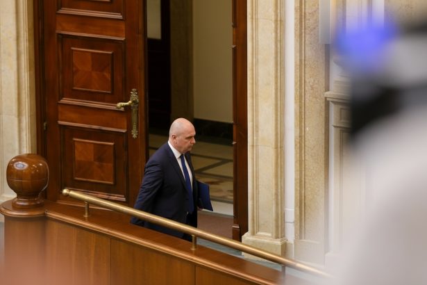 edited bolojan daca nu punem frana acum vom ajunge in cativa ani de zile ca tara sa fie zdrobita 69bc5090ba235