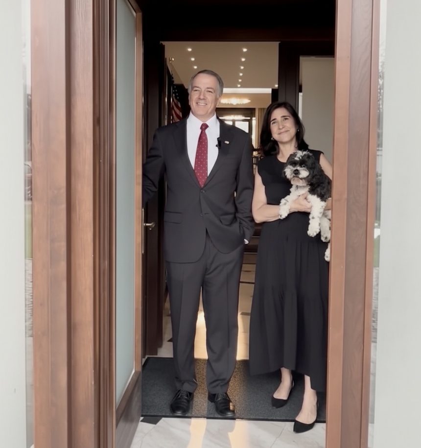 edited buna ziua primul mesaj al ambasadorului sua in romania ce transmite si de cine este insotit la bucuresti 69c16d8536f29