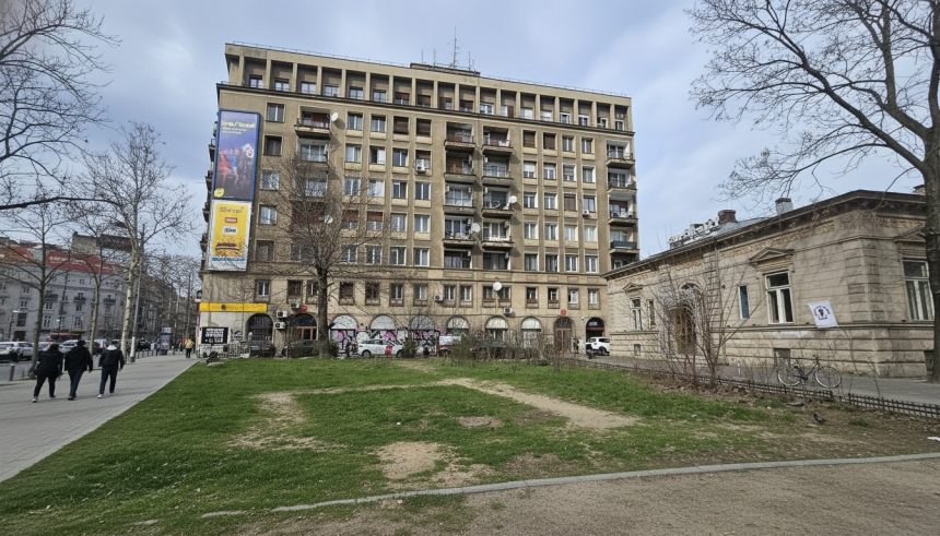 edited ciucu despre terenul din fata carturesti un jmecher a pus mana pe el incredibil cum a fost orasul pradat 69c04f8e2df3a