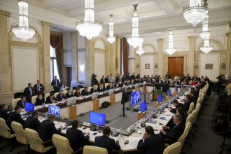edited cum vede reuters criza bugetara din romania deficit record recesiune tehnica si coalitie la limita 69baf25a55ff4