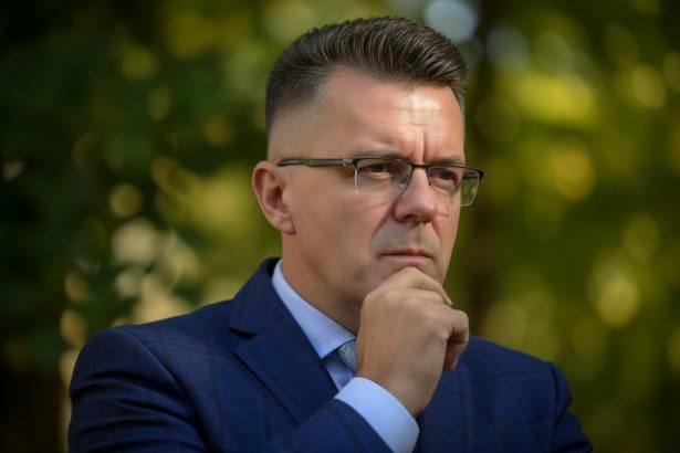 edited dan dungaciu prim vicepresedinte aur statul roman tradeaza romanii din ucraina si gandeste problema bisericii ortodoxe in limba ucraineana 69ba74e3266cb