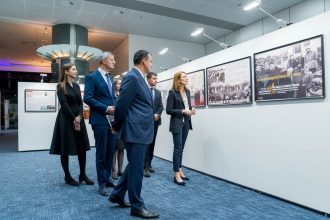 edited europarlamentarul eugen tomac a inaugurat la parlamentul european o expozitie despre foametea din 1946 1947 din moldova sovietica 69c3b4132ebe6