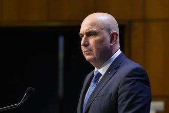 edited ilie bolojan despre amanarea sedintei de guvern privind criza carburantilor ces a amanat pronuntarea unei decizii si a cerut o intalnire cu patronatele cresterea preturil 69c2e5d6a10ed