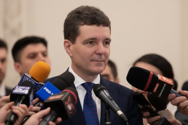 edited mesajul lui nicusor dan de 8 martie nu toate femeile primesc flori astazi admir curajul celor care lupta in tacere 69ad65639dbf1