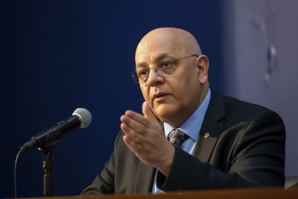 edited perchezitii la dsu surse telefonul lui raed arafat ar fi fost ridicat de procurori 69c6d58181e64