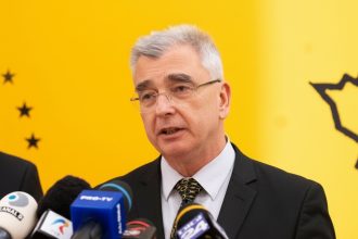 edited petrisor peiu liderul senatorilor aur bugetul alternativ aur reduce cheltuielile publice inutile ale aparatului de stat supradimensionat 69b8343a2de0a