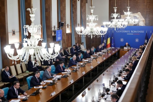 edited sedinta de guvern programata joi seara la ora 18 00 ar urma sa includa pe agenda mai multe proiecte importante pe langa bugetul pe 2026 69b2b50975668