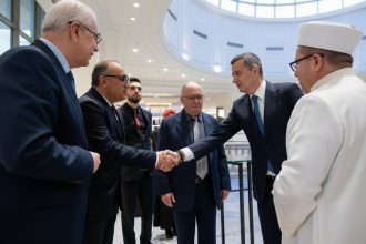 edited sorin grindeanu la cina traditionala de ramadan alaturi de membri ai cultului musulman din romania 69a5cc15a76e1