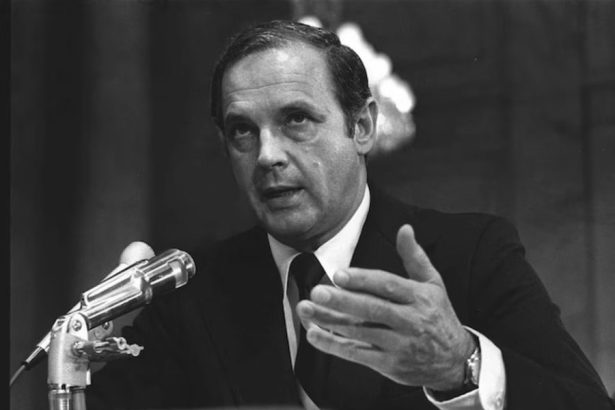 fostul consilier al lui robert nixon a carui marturie a influentat ancheta watergate a murit 69afda01e4d08