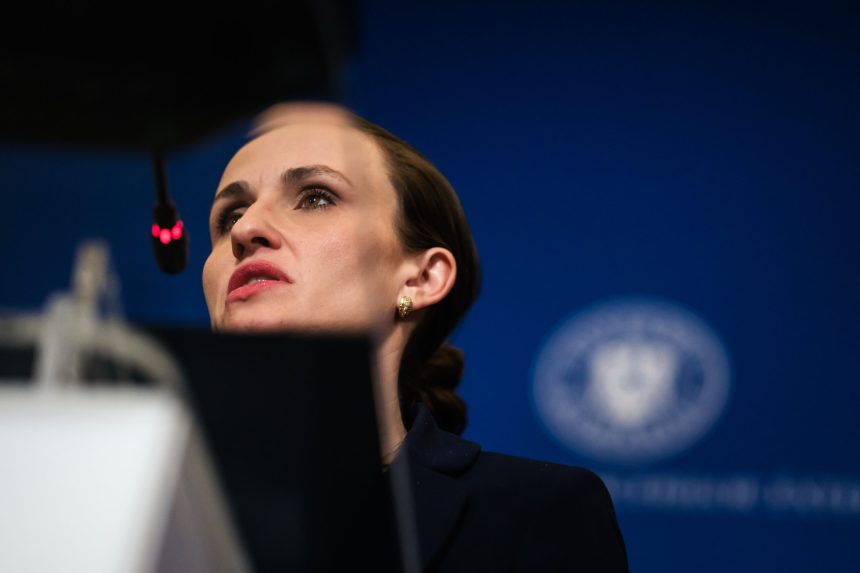 gandul fata minora a lui victor ponta interzisa la imbarcarea in autocarul care transporta copii din dubai in aeroportul din oman pentru a i aduce acasa 69a9687e9a5be