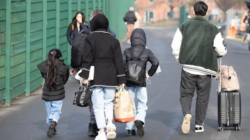 germania sub presiunea migratiei doua treimi dintre solicitantii de azil din 2025 au venit fara documente de unde au venit 69b706f3a98aa