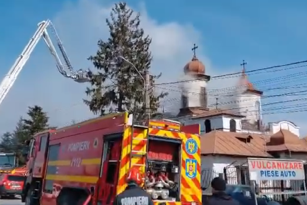 incendiu puternic la o biserica din prahova 120 de persoane s au autoevacuat restrictii de circulatie pe dn1 69b682af37342