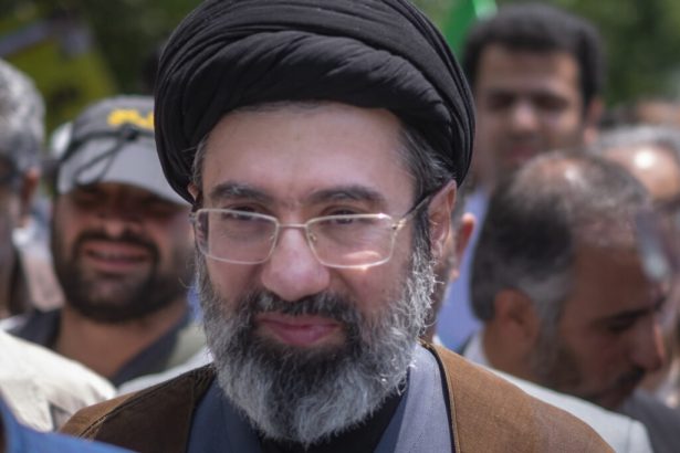 iranul il numeste pe fiul lui khamenei noul lider suprem 69adf0250d520