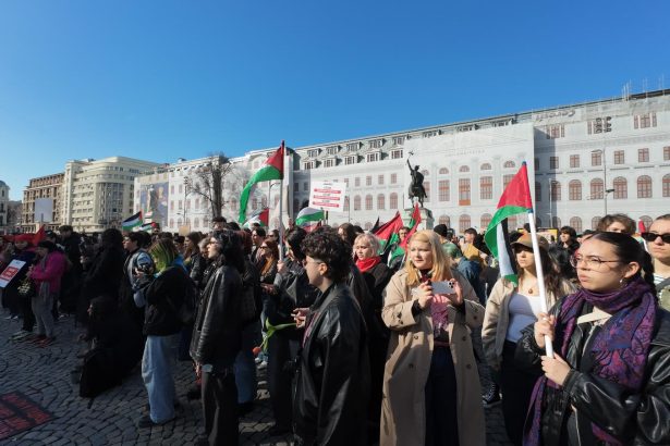 manifestatie in piata universitatii de 8 martie pentru drepturile femeilor 69ad7cee83447