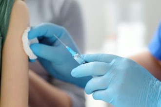 miliarde de euro in joc romania si alte doua state ue continua lupta cu pfizer pentru dozele de vaccin anti covid 69c6bb91b892d