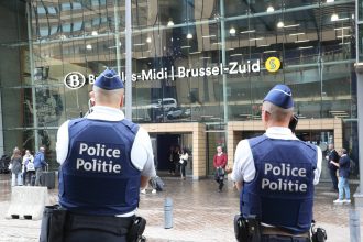 o gara dintr un mare oras european evacuata dupa ce politistii au descoperit doua pachete suspecte 69c19ea775aa4