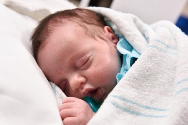 parintii au ajuns sa refuze ingrijirile preventive de rutina pentru nou nascuti 69bea6151aeb4